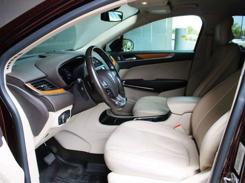 Used 2019 Lincoln MKC Select w/ Select Plus Package FWD image 9
