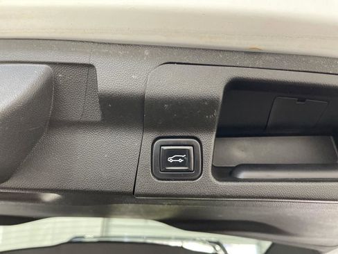 Used 2023 GMC Acadia Denali w/ Denali Technology Package AWD/4WD image 16