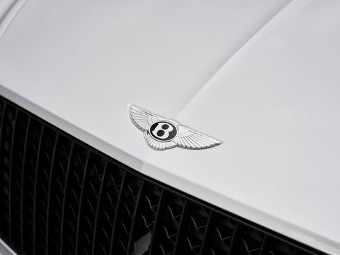 Used 2023 Bentley Bentayga Extended Wheelbase image 6