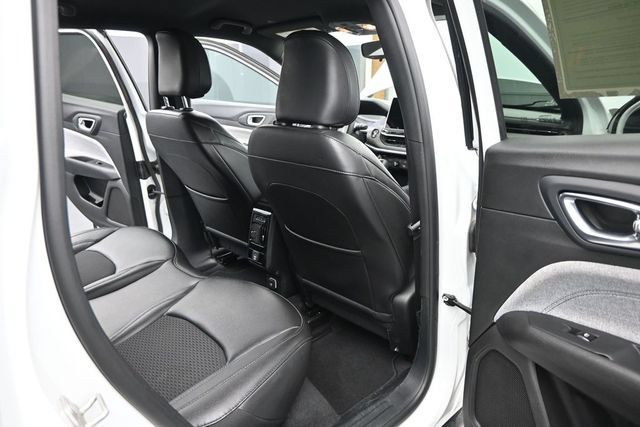 Used 2024 Jeep Compass Latitude AWD/4WD image 20