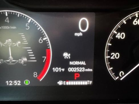 Used 2025 Honda Pilot Touring image 14