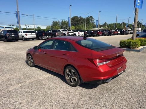 Used 2022 Hyundai Elantra Limited image 7