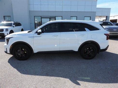 Used 2026 Kia Sorento LX image 8