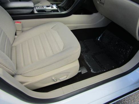 Certified 2019 Ford Fusion SE FWD image 10