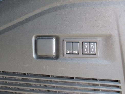 Used 2025 GMC Yukon XL Denali image 32