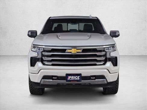 Used 2024 Chevrolet Silverado 1500 High Country w/ High Country Premium Package AWD/4WD image 2