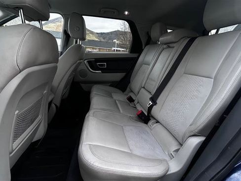 Used 2017 Land Rover Discovery Sport SE image 16
