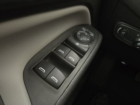 Used 2024 Chevrolet Equinox LS w/ Driver Confidence II Package FWD image 25