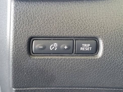 Used 2018 Nissan Rogue Sport SV AWD/4WD image 9