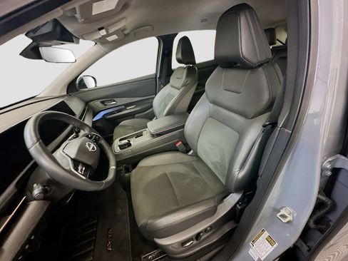 Used 2024 Nissan Ariya AWD image 13