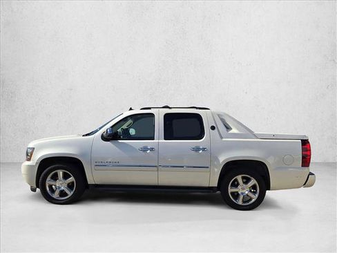 Used 2013 Chevrolet Avalanche LTZ image 5
