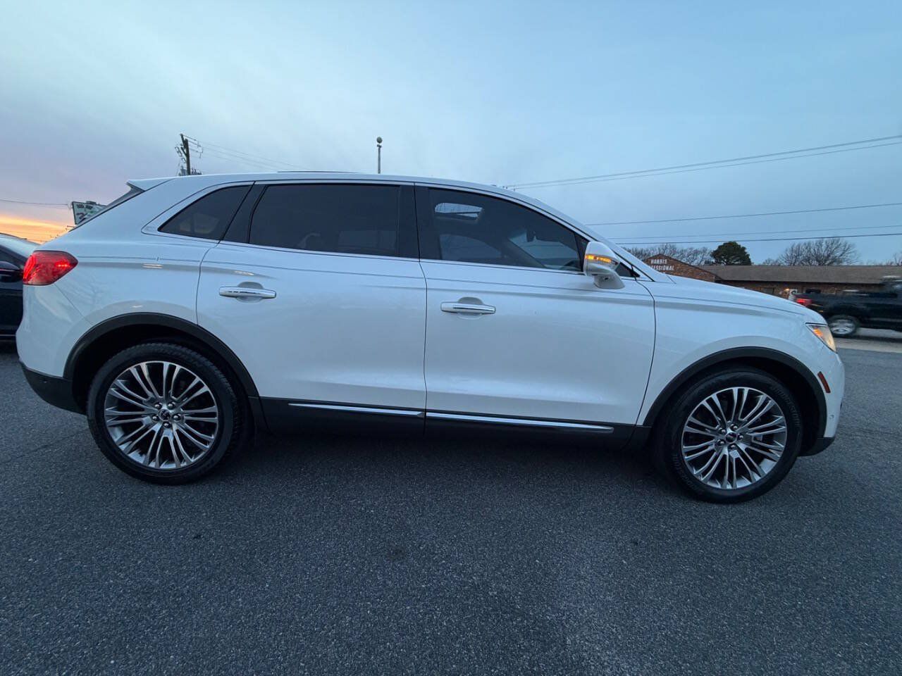 Used 2016 Lincoln MKX Reserve w/ Technology Package FWD image 7