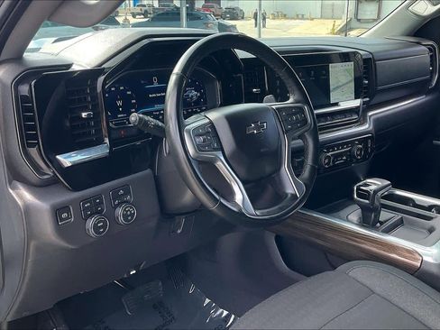 Used 2023 Chevrolet Silverado 1500 LT Trail Boss w/ Convenience Package II AWD/4WD image 17