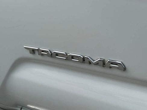 Used 2020 Toyota Tacoma Limited image 17