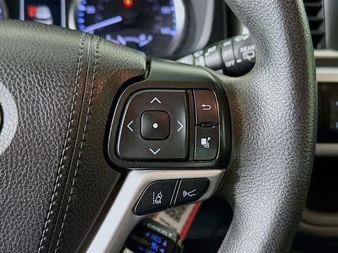 Used 2019 Toyota Highlander LE image 17