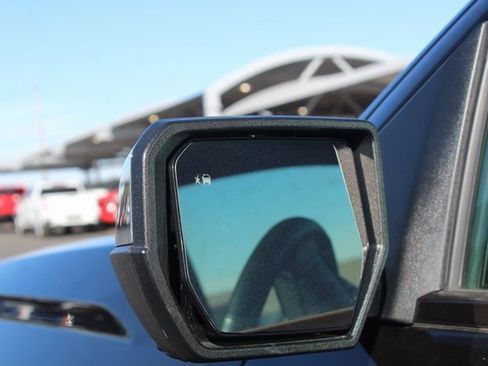 Used 2024 GMC Canyon Denali image 14