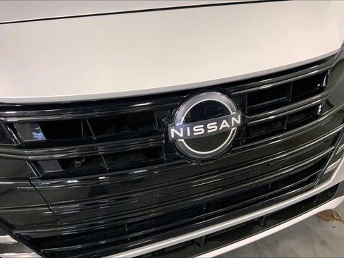 Used 2025 Nissan Versa SV FWD image 28