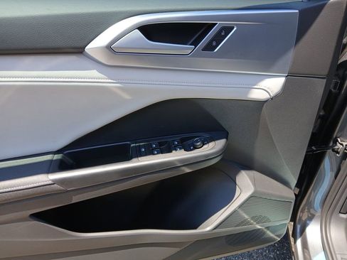 New 2025 Volkswagen Taos SE image 11