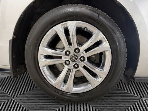 Used 2021 Toyota Sienna XLE image 12