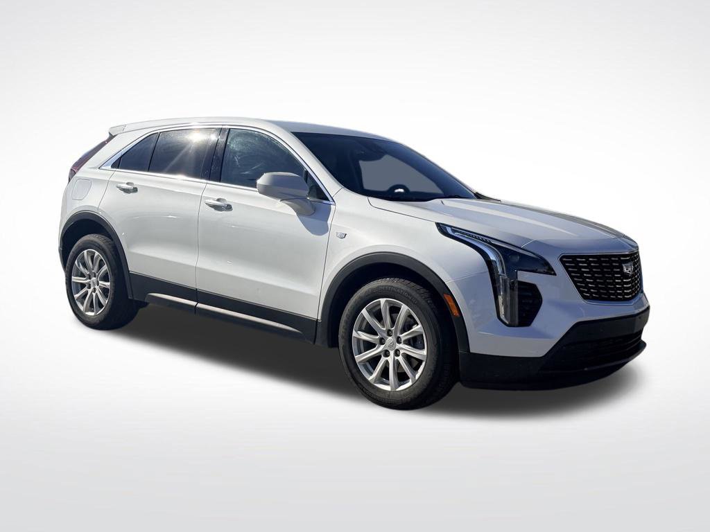 Used 2021 Cadillac XT4 Luxury w/ Cold Weather Package FWD image 8