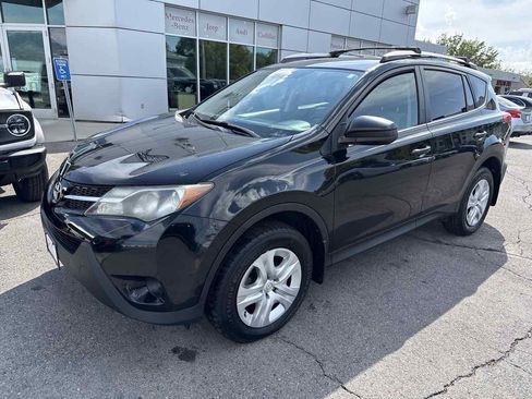 Used 2013 Toyota RAV4 LE AWD/4WD image 2