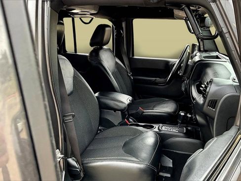 Used 2016 Jeep Wrangler Unlimited Sahara image 7