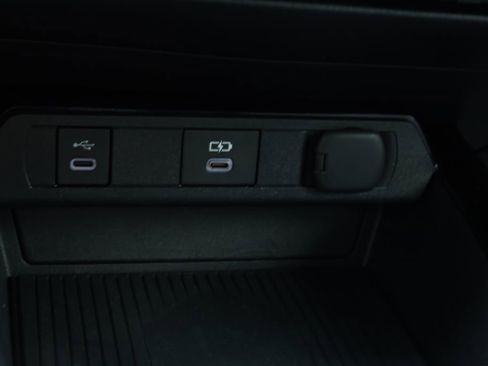 Used 2024 Toyota Prius XLE image 18