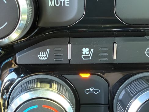 Used 2022 RAM 1500 Laramie AWD/4WD image 31