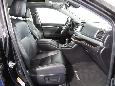 Used 2019 Toyota Highlander XLE image 39