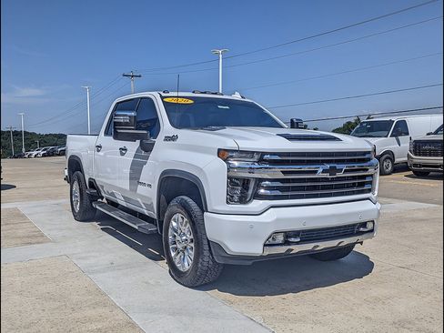 Used 2020 Chevrolet Silverado 2500 High Country w/ Technology Package AWD/4WD image 5