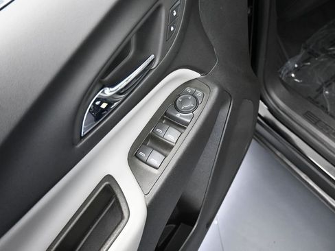 Used 2024 Chevrolet Equinox LS FWD image 13
