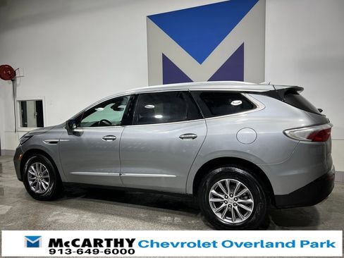 Used 2024 Buick Enclave Premium image 7