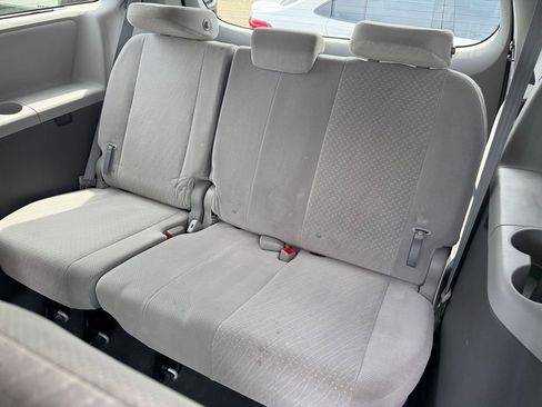 Used 2019 Toyota Sienna LE FWD image 12