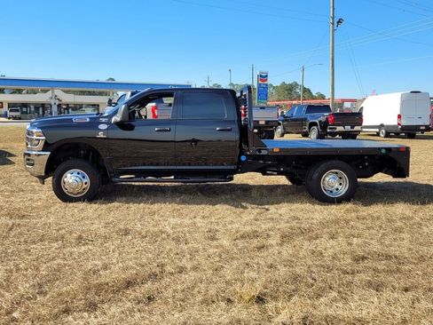 Used 2025 RAM 3500 Tradesman w/ Chrome Appearance Group AWD/4WD image 4