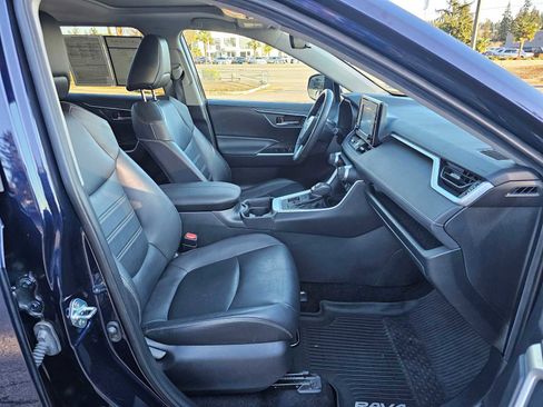 Used 2020 Toyota RAV4 XLE Premium image 11