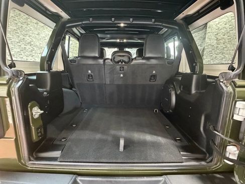 Used 2022 Jeep Wrangler Unlimited Rubicon AWD/4WD image 13