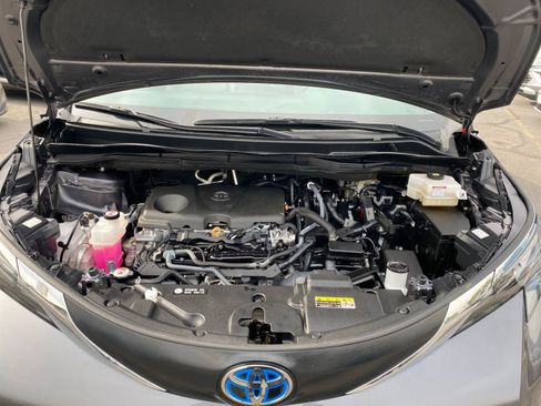 Used 2025 Toyota Sienna XLE image 37