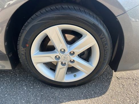 Used 2014 Toyota Camry SE w/ Moonroof Package FWD image 27