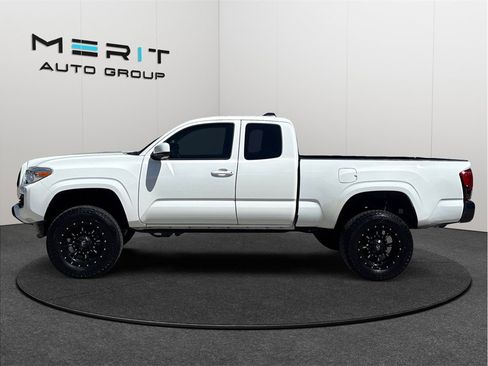 Used 2022 Toyota Tacoma SR AWD/4WD image 5