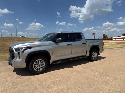 Used 2022 Toyota Tundra SR5 AWD/4WD image 3