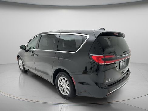 Used 2025 Chrysler Pacifica Select FWD image 7