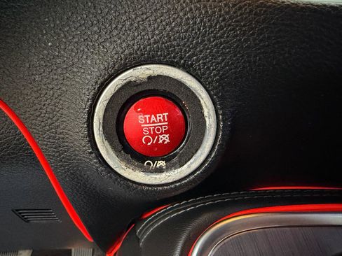 Used 2017 Dodge Challenger SXT image 41