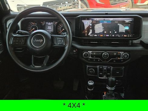 Used 2024 Jeep Gladiator Sport AWD/4WD image 5