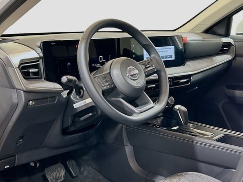 Used 2025 Nissan Kicks SV AWD/4WD image 7