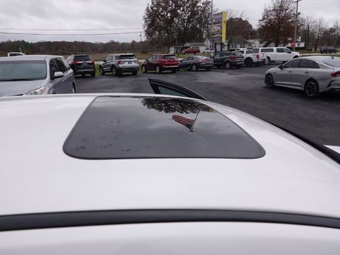 Used 2017 Ford Taurus SEL w/ Equipment Group 201A image 29