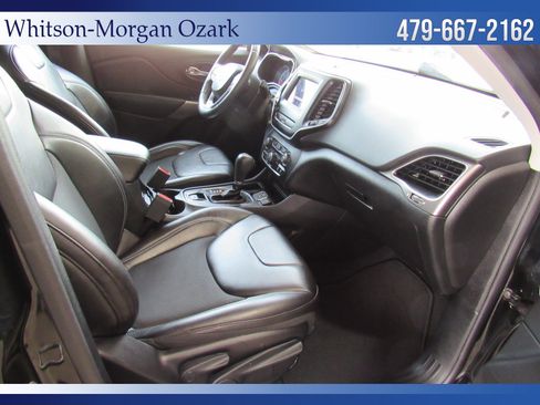 Used 2019 Jeep Cherokee Latitude Plus FWD image 31
