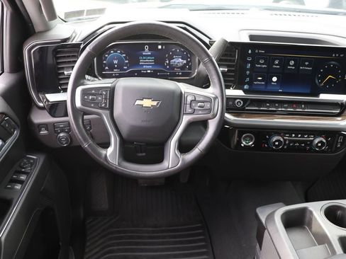 Used 2022 Chevrolet Silverado 1500 LT image 13