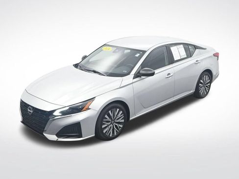 Used 2024 Nissan Altima 2.5 SV FWD image 29