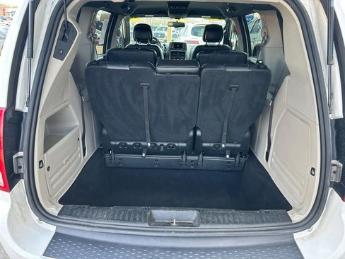 Used 2017 Dodge Grand Caravan SXT image 16