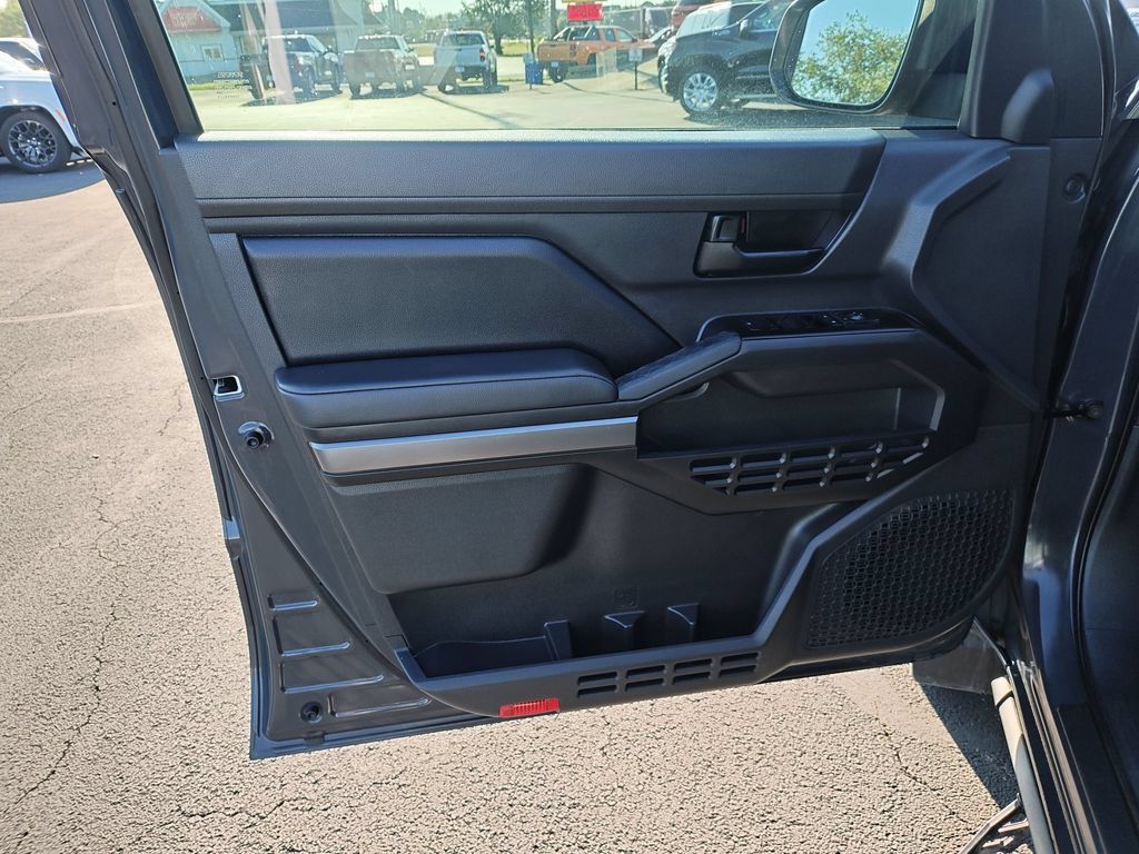 Used 2025 Toyota Tacoma SR5 AWD/4WD image 12